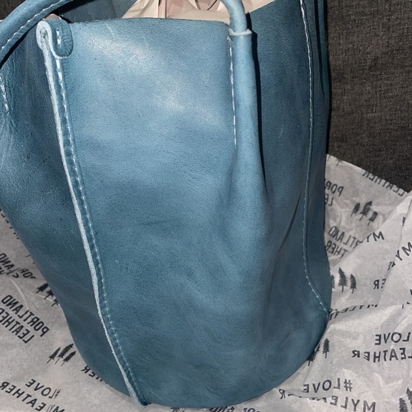 Portland Leather Aqua Classic Devan Bucket Tote - Picture 3 of 12